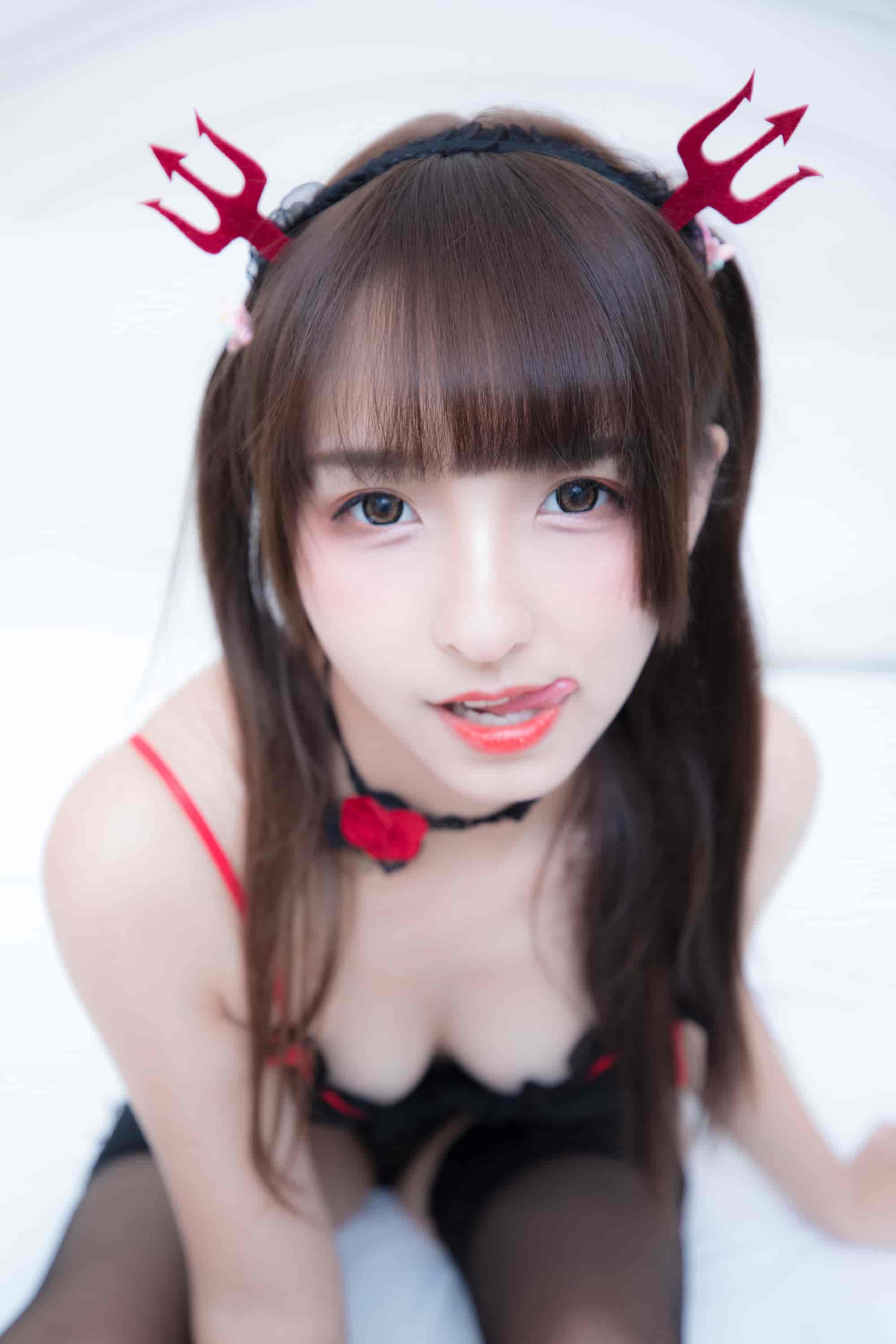 神楽坂真冬 – Little Devil  [150P]