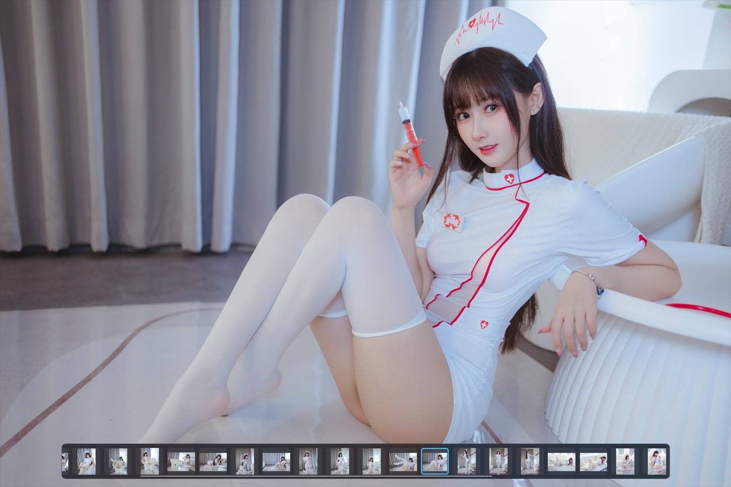 羽生三未 – 护士